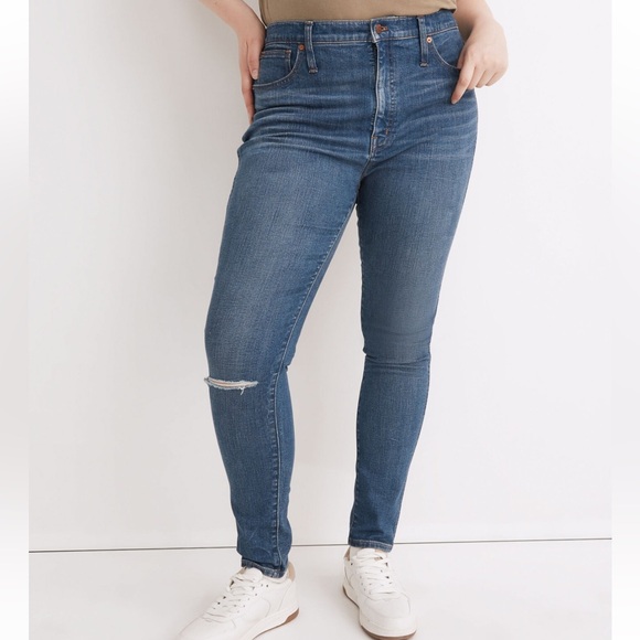 MADEWELL | 10" High-Rise Skinny Jeans in Foregate Wash, Knee-Rip Edition - Picture 4 of 5
